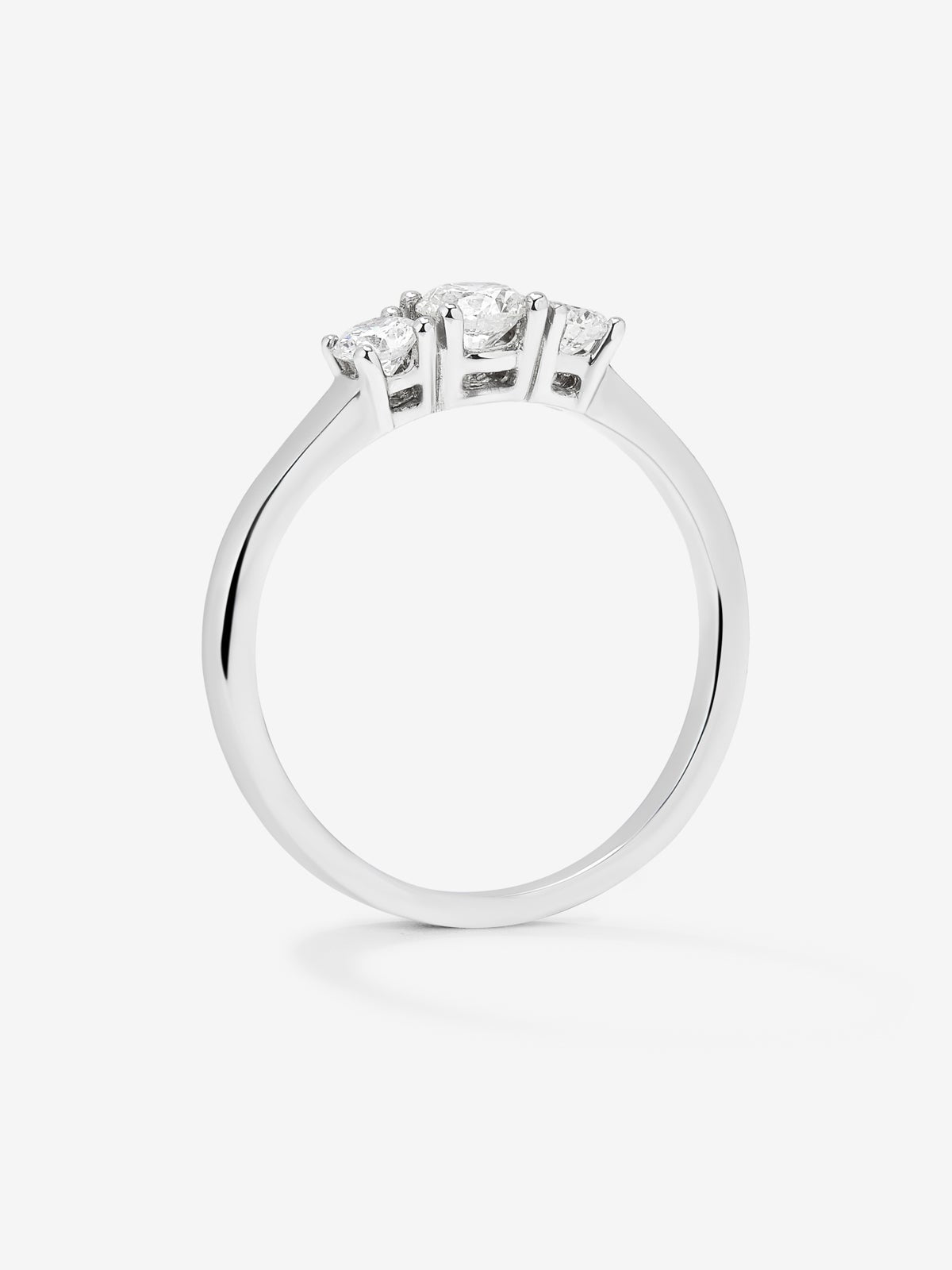 Anillo tresillo de oro blanco de 18K con diamantes blancos en talla brillante de 0,45 cts