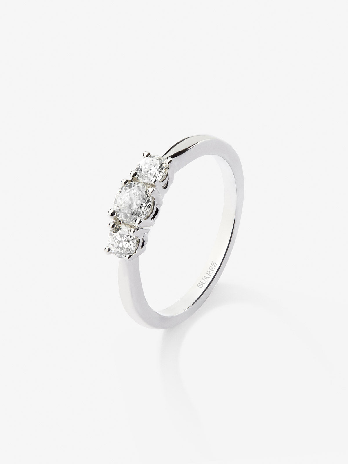 18K white gold solitaire ring with 0.3 ct brilliant-cut diamond