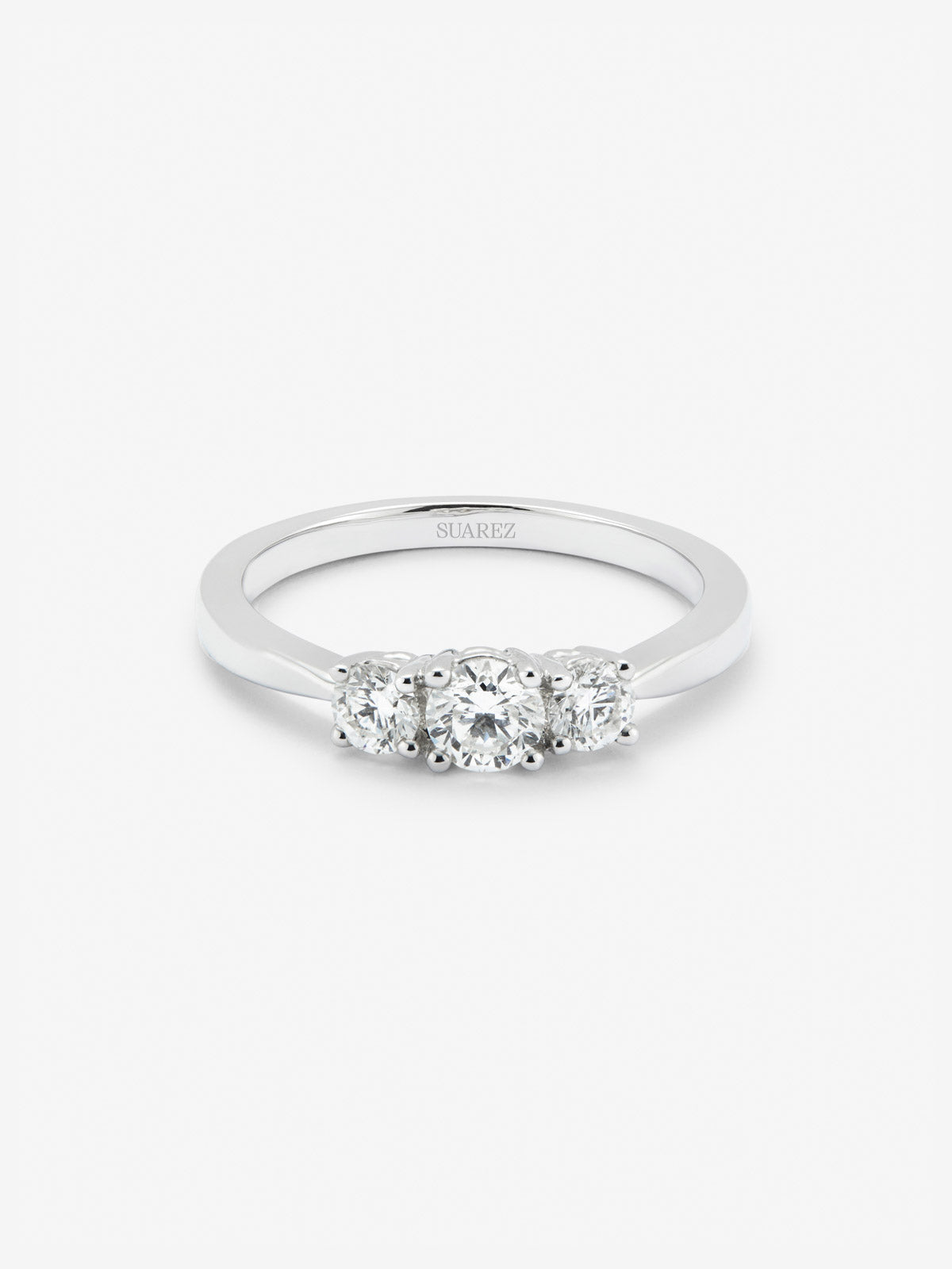 18K white gold solitaire ring with 0.3 ct brilliant-cut diamond