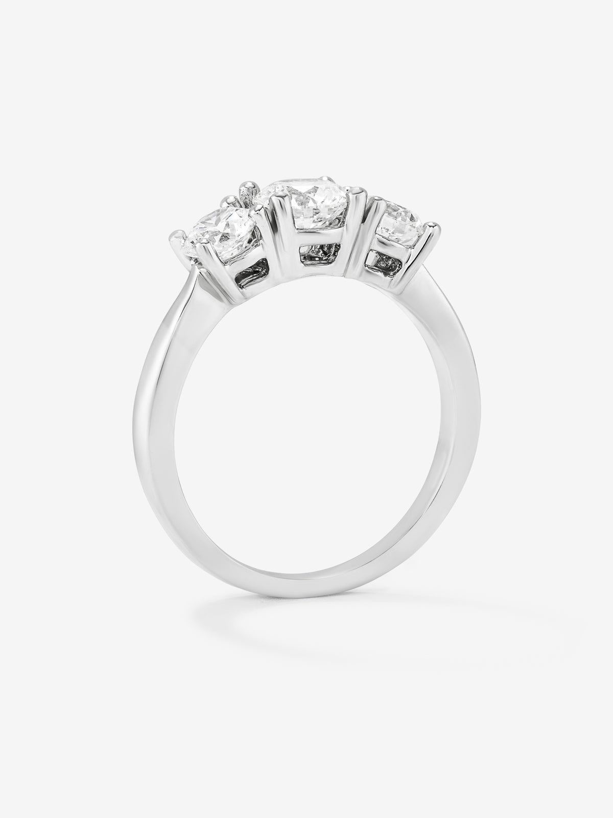 Anillo tresillo de oro blanco de 18K con diamantes blancos en talla brillante de 1,5 cts