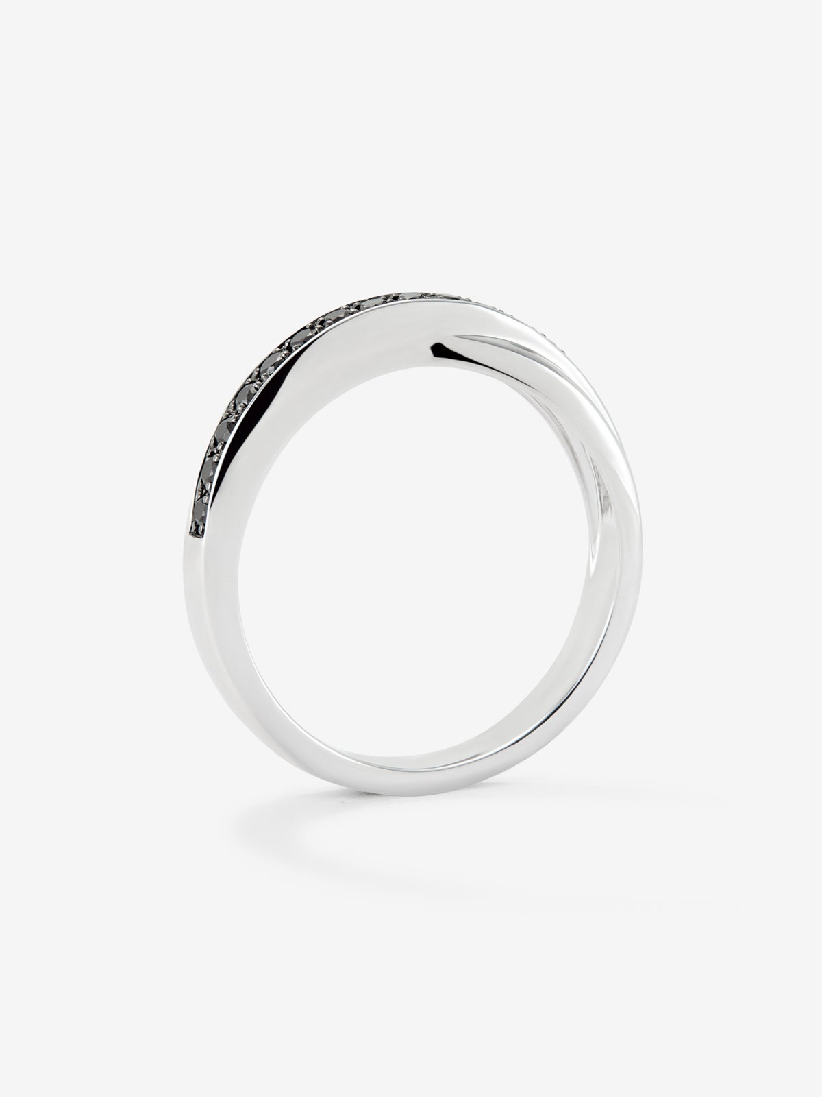 Anillo cruzado de plata 925 con 16 espinelas negras en talla brillante