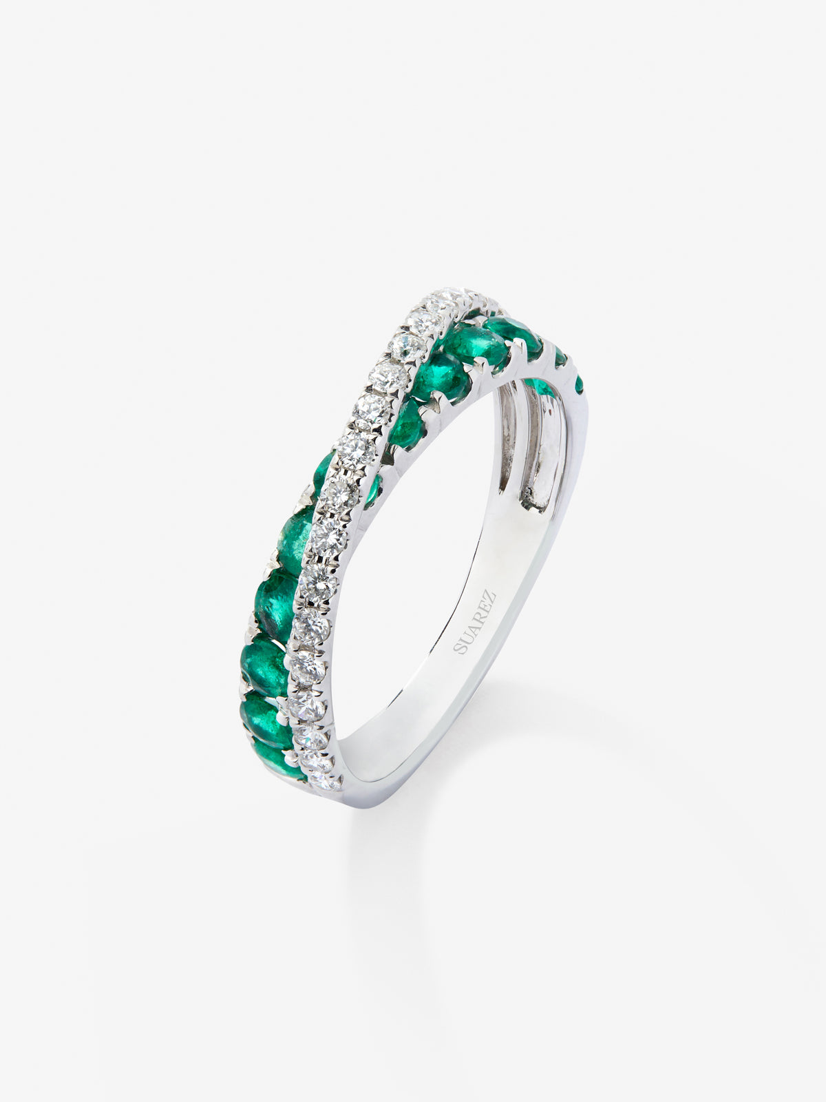 18K white gold crossover ring with 12 brilliant-cut emeralds totaling 0.71 cts and 20 brilliant-cut diamonds totaling 0.28 cts