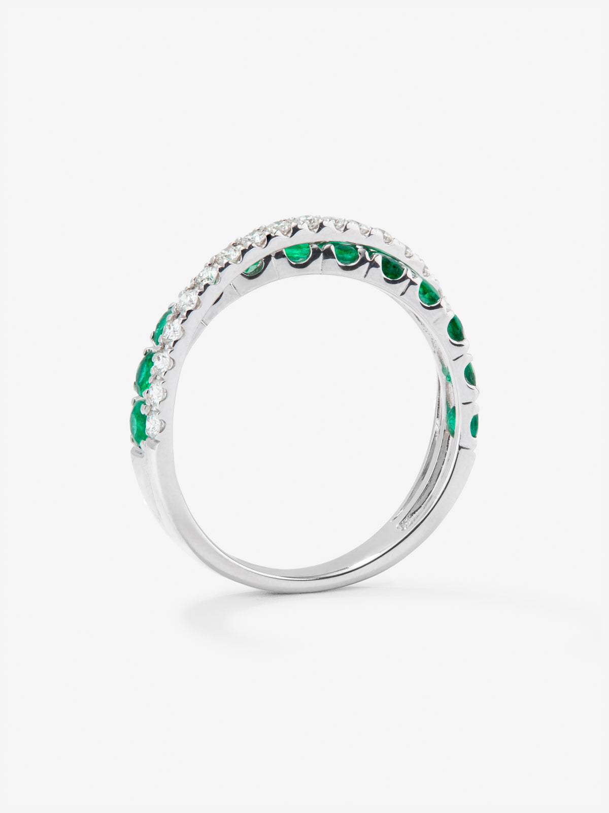 18K white gold crossover ring with 12 brilliant-cut emeralds totaling 0.71 cts and 20 brilliant-cut diamonds totaling 0.28 cts