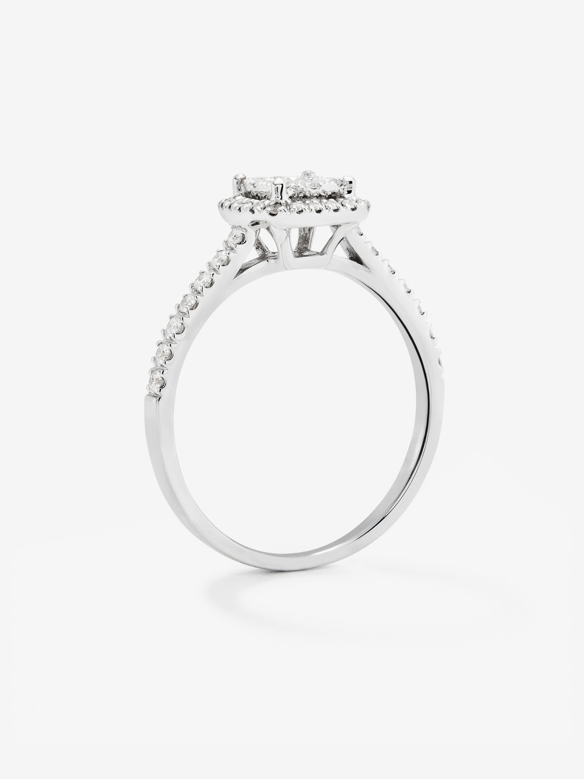 Anillo de oro blanco de 18K con 43 diamantes en talla brillante con un total de 0,31 cts