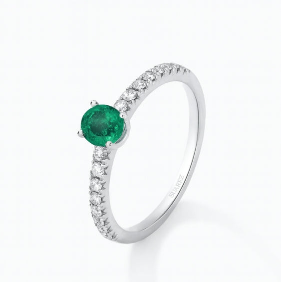 18K white gold ring with emerald