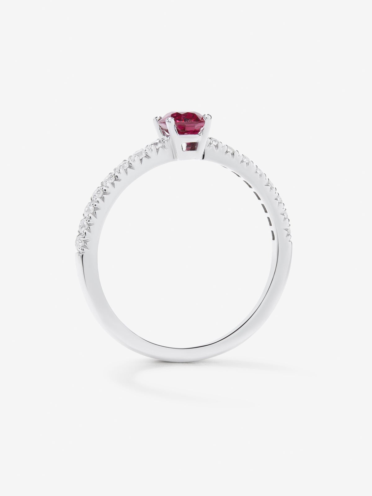 Anillo de oro blanco 18K con rubí
