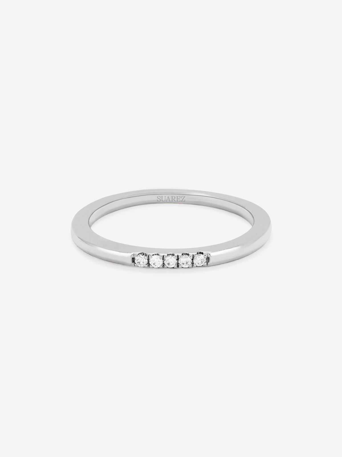 Anillo de oro blanco de 18K con 5 diamantes en talla brillante con un total de 0,05 cts