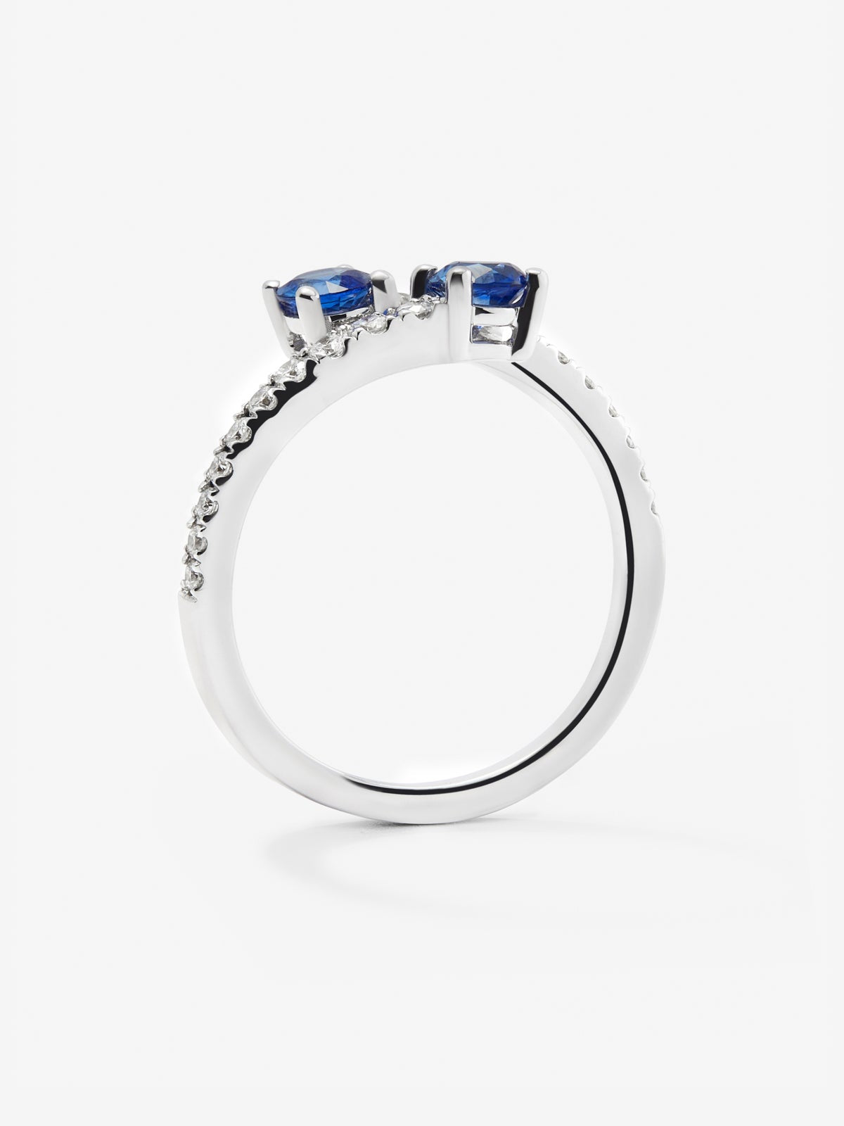 Anillo Tú y Yo de oro blanco de 18K con zafiros 0,752 cts y diamantes 0,195 cts