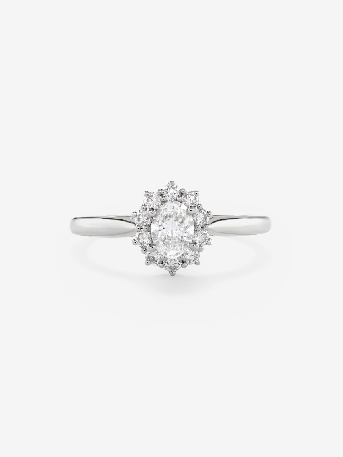 Anillo solitario de compromiso de oro blanco de 18K con diamantes