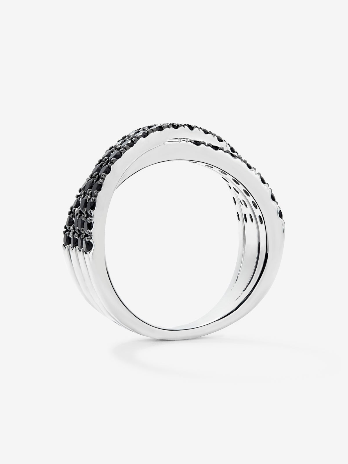 Anillo cruzado de plata 925 con espinelas negras en talla brillante