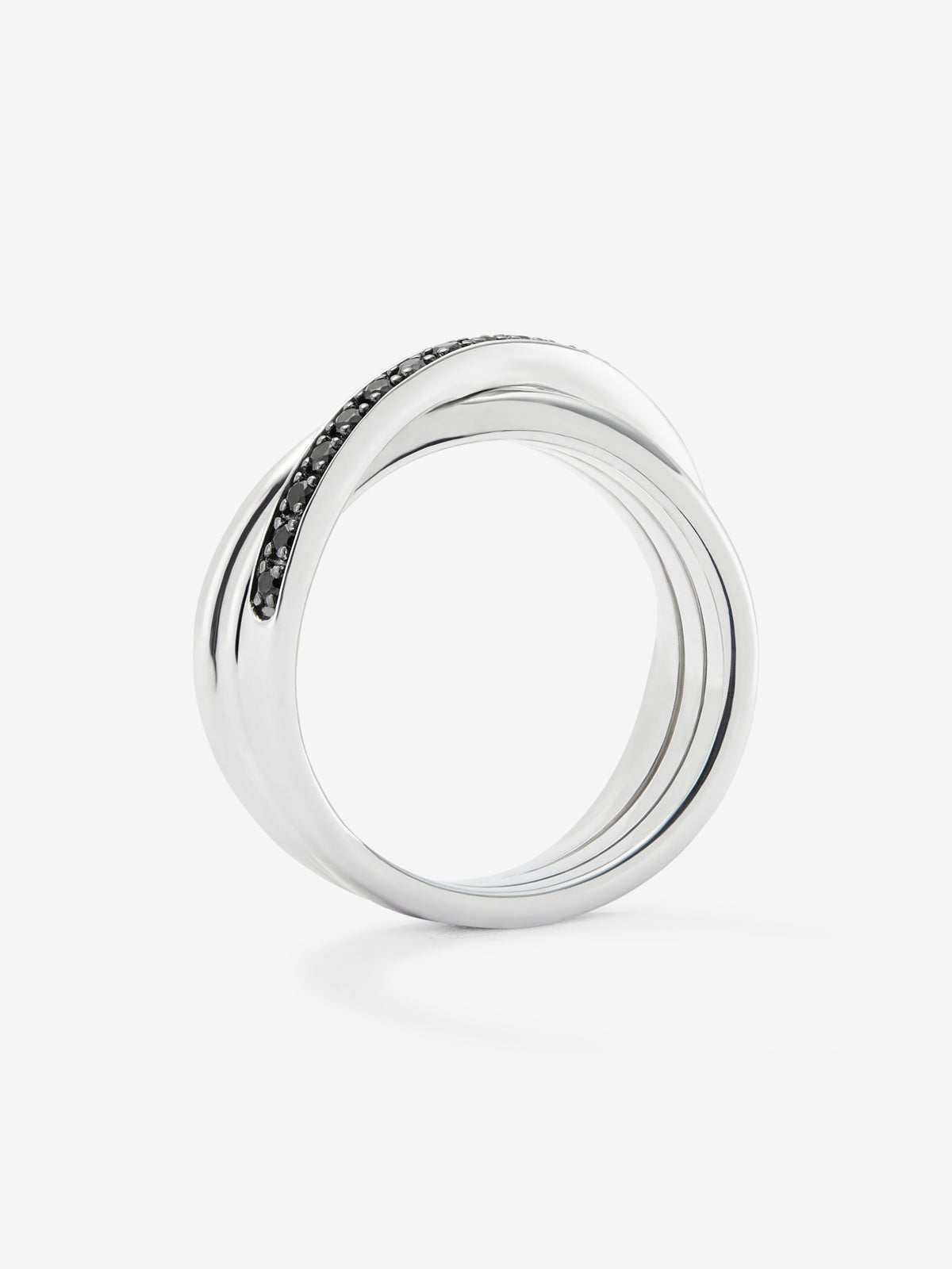Anillo de plata 925 con pavé de espinelas negras en talla brillante con un total de 0,36 cts