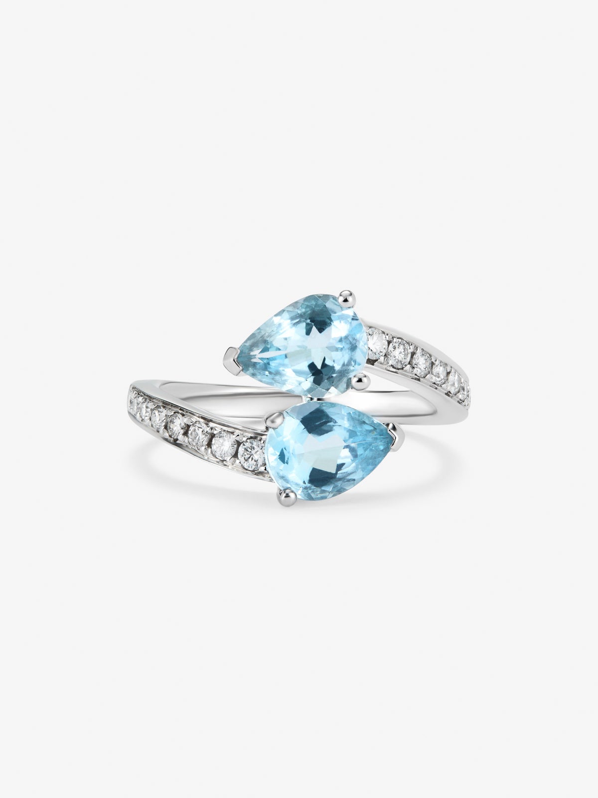 Anillo tú y yo de oro blanco de 18K con 2 aguamarinas azules en talla pera con un total de 1,81 cts y 18 diamantes en talla brillante con un total de 0,22 cts