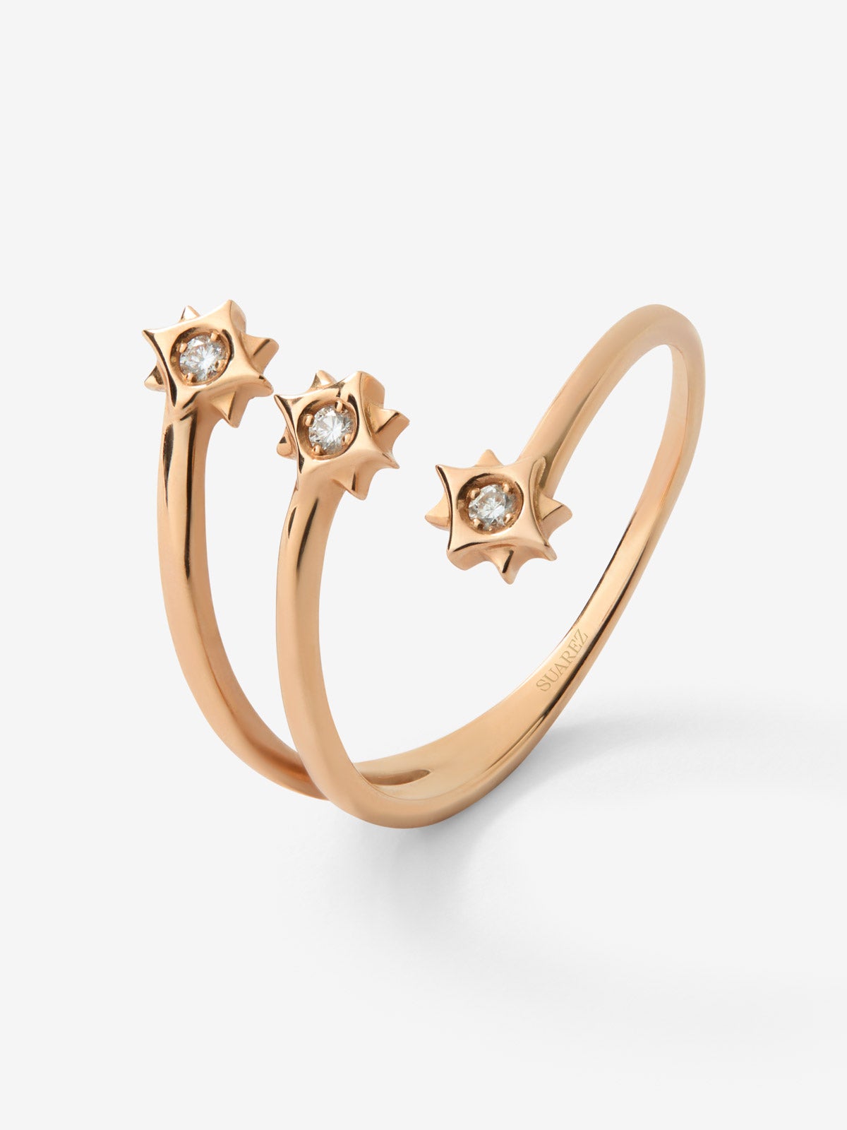 Anillo de oro rosa de 18K con 3 diamantes en talla brillante con un total de 0,04 cts