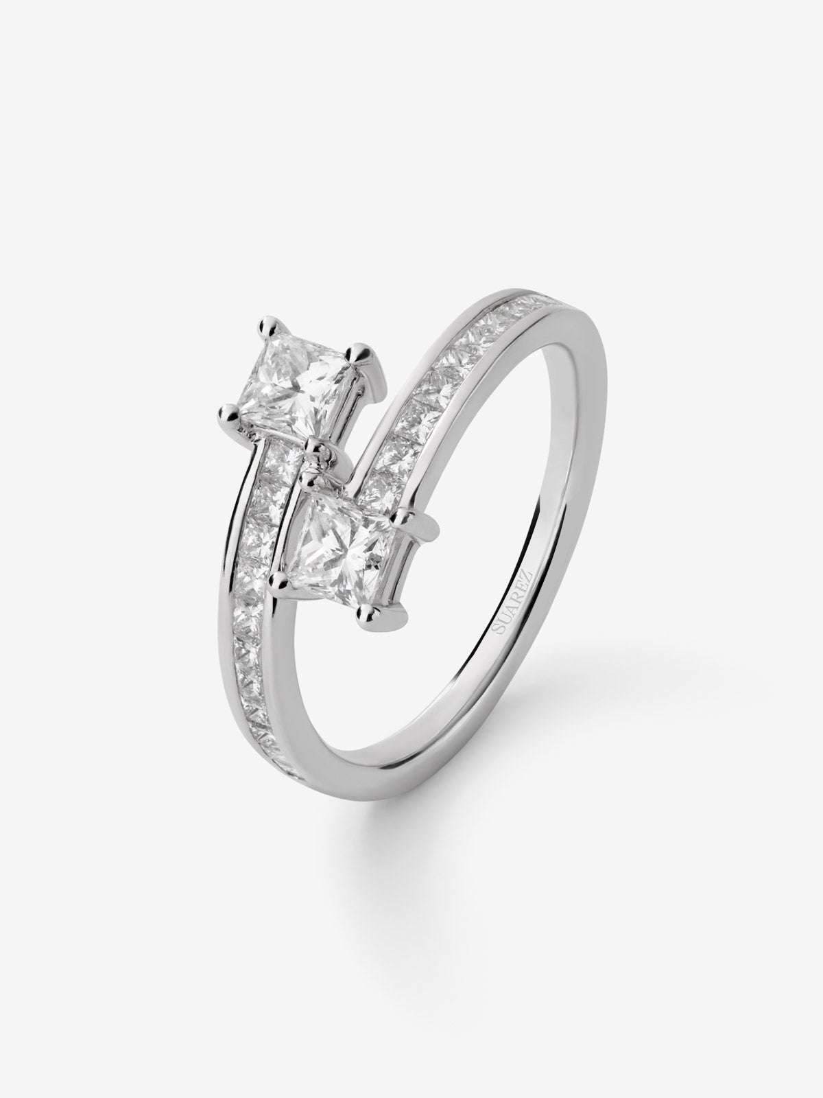 Anillo Tú y Yo de oro blanco de 18K con 2 diamantes en talla princesa con un total de 0,5 cts y 22 diamantes en talla princesa con un total de 0,4 cts