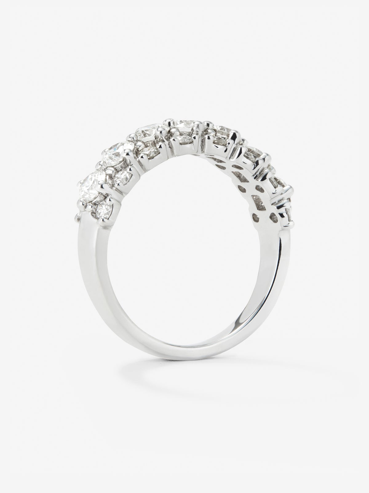 Anillo de oro blanco de 18K con 23 diamantes en talla brillante con un total de 1,64 cts