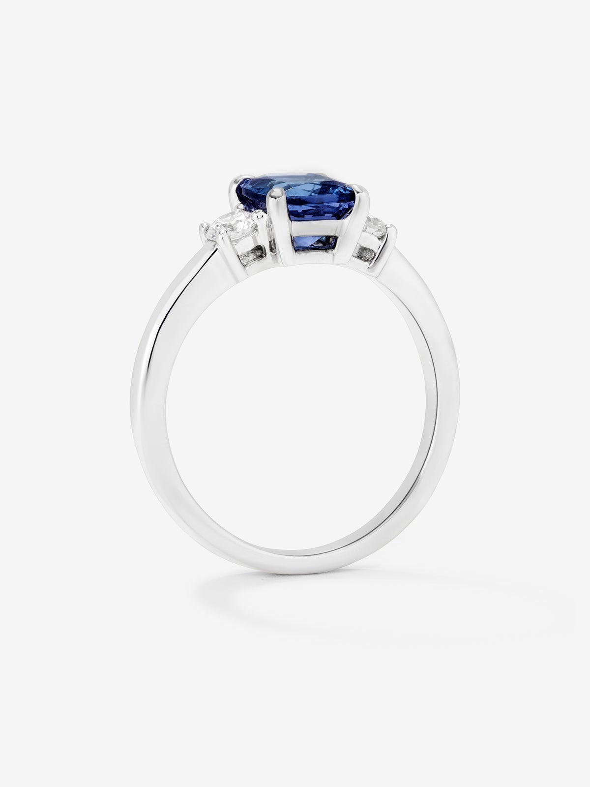 Anillo tresillo de oro blanco de 18K con tanzanita y diamante