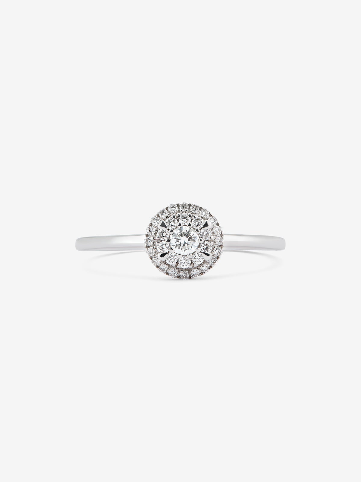 Anillo de oro blanco de 18K con 31 diamantes en talla brillante con un total de 0,19 cts