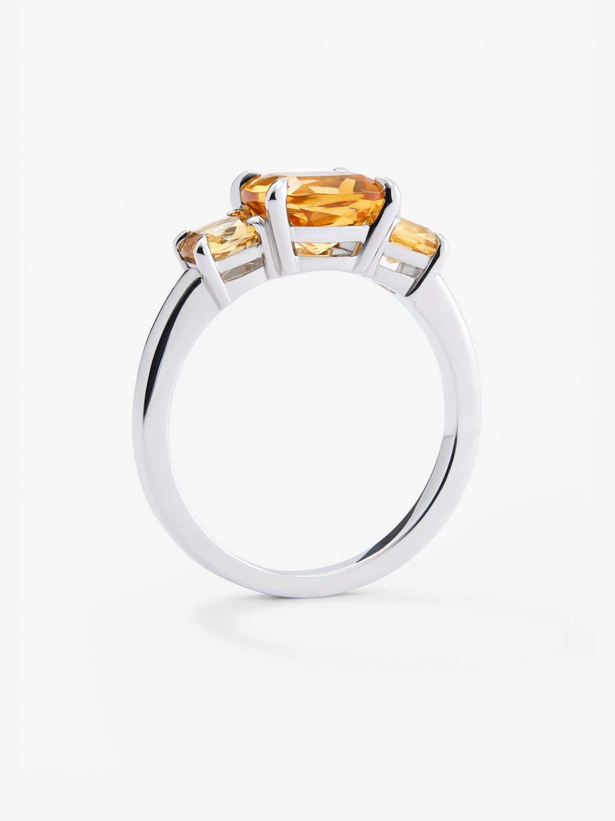Anillo tresillo de plata 925 con 3 cuarzos citrinos amarillos en talla cushion con un total de 2,15 cts