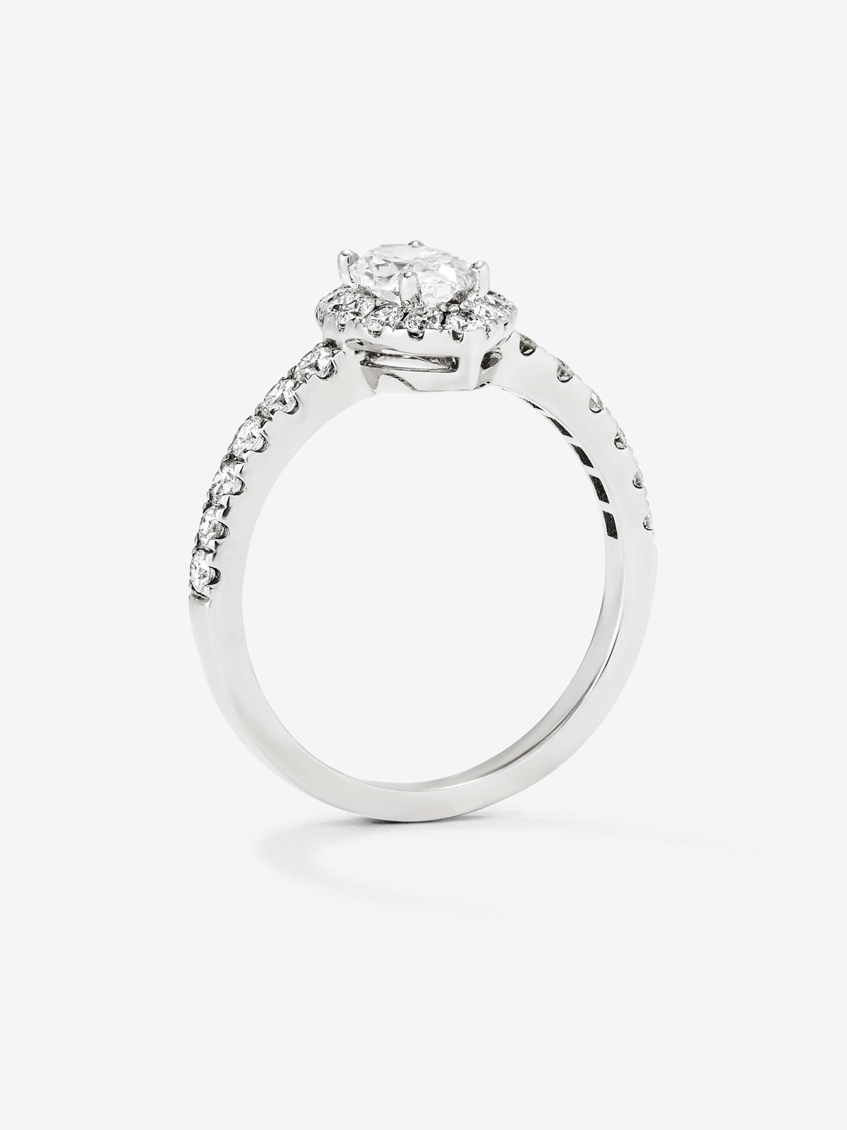 Anillo de oro blanco 18K con diamante en talla marquise con un total de 0,70 cts