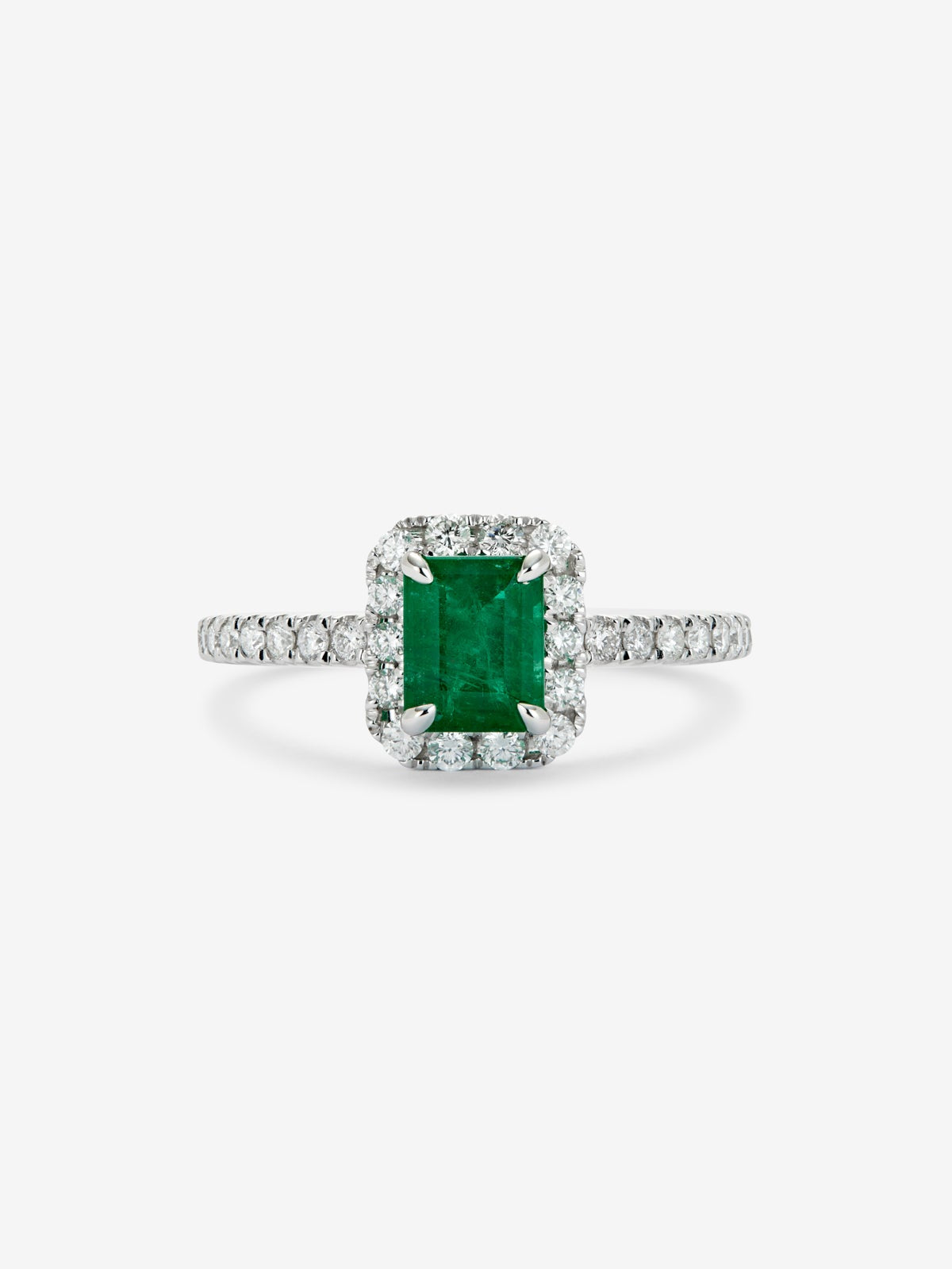 Anillo de oro blanco 18K con esmeralda de 0,79 cts con diamantes de 0,38 cts