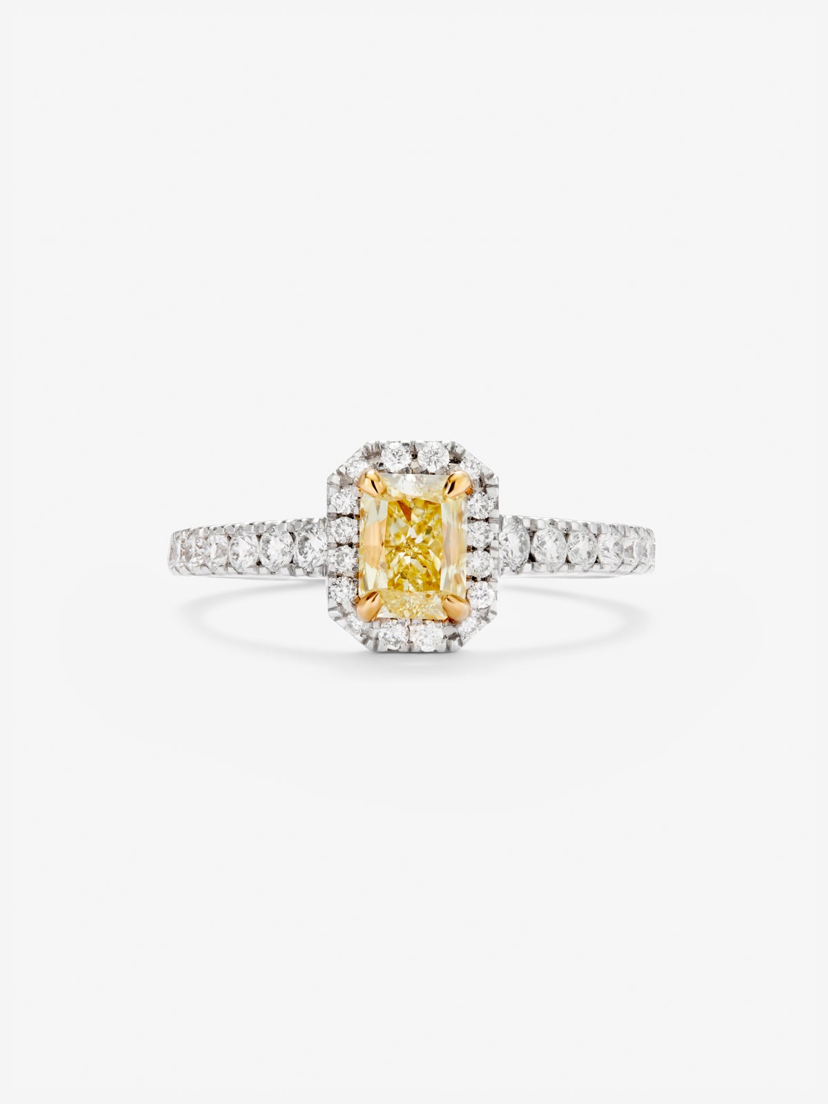 Anillo de oro blanco de 18K con diamante amarillo en talla radiant de 1 cts y diamantes blancos en talla brillante de 0,49 cts