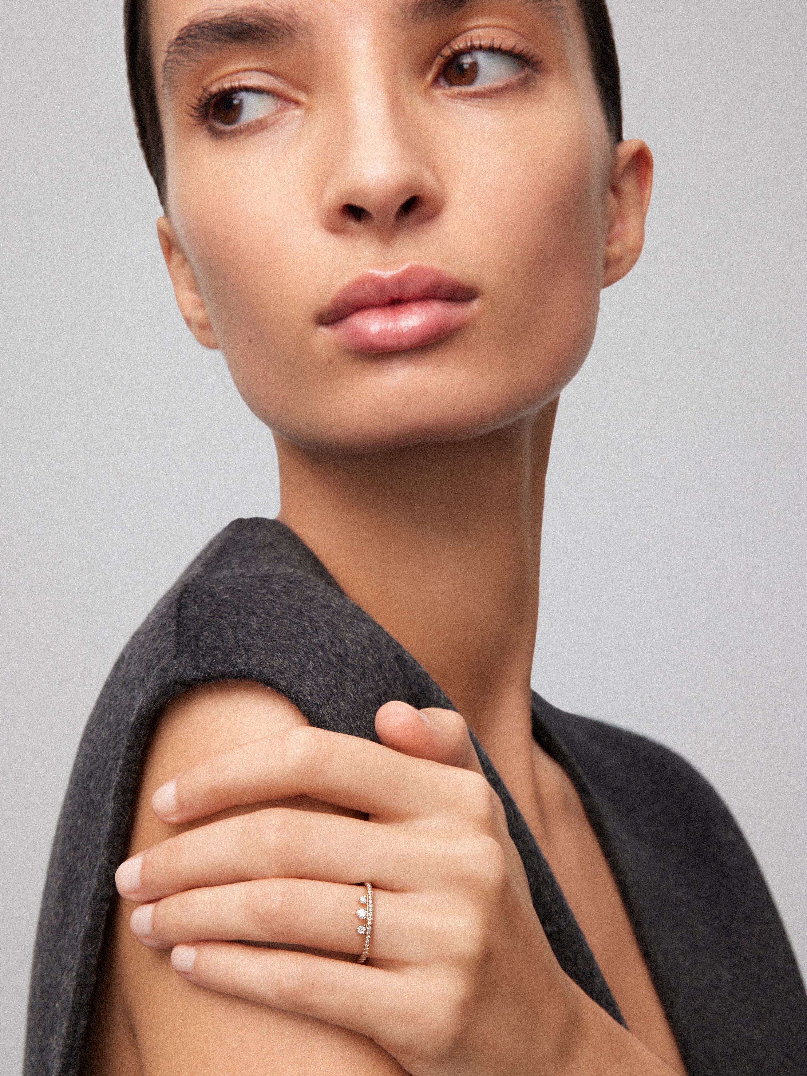 Anillo de oro rosa de 18K con 30 diamantes en talla brillante con un total de 0,2 cts