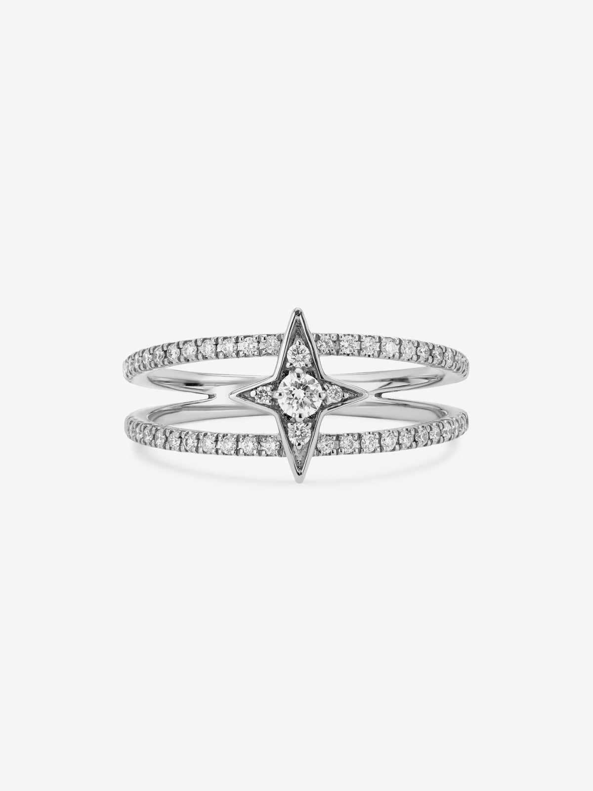 Anillo doble de oro blanco de 18K con estrella y 49 diamantes en talla brillante con un total de 0,29 cts