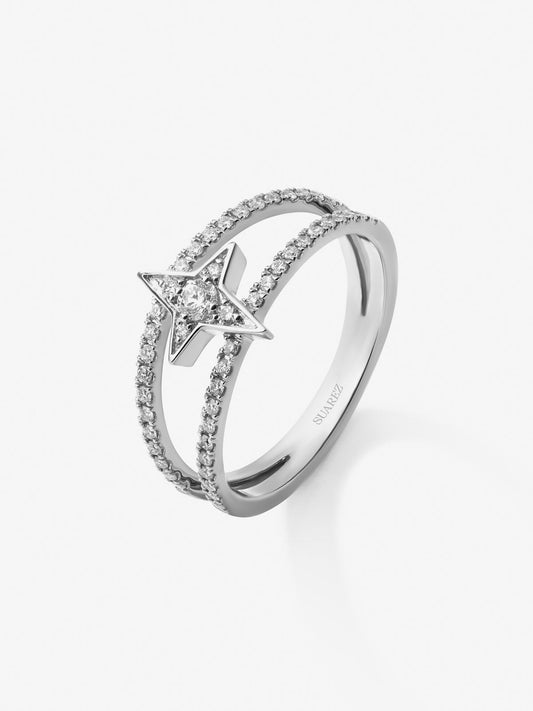Anillo doble de oro blanco de 18K con estrella y 49 diamantes en talla brillante con un total de 0,29 cts