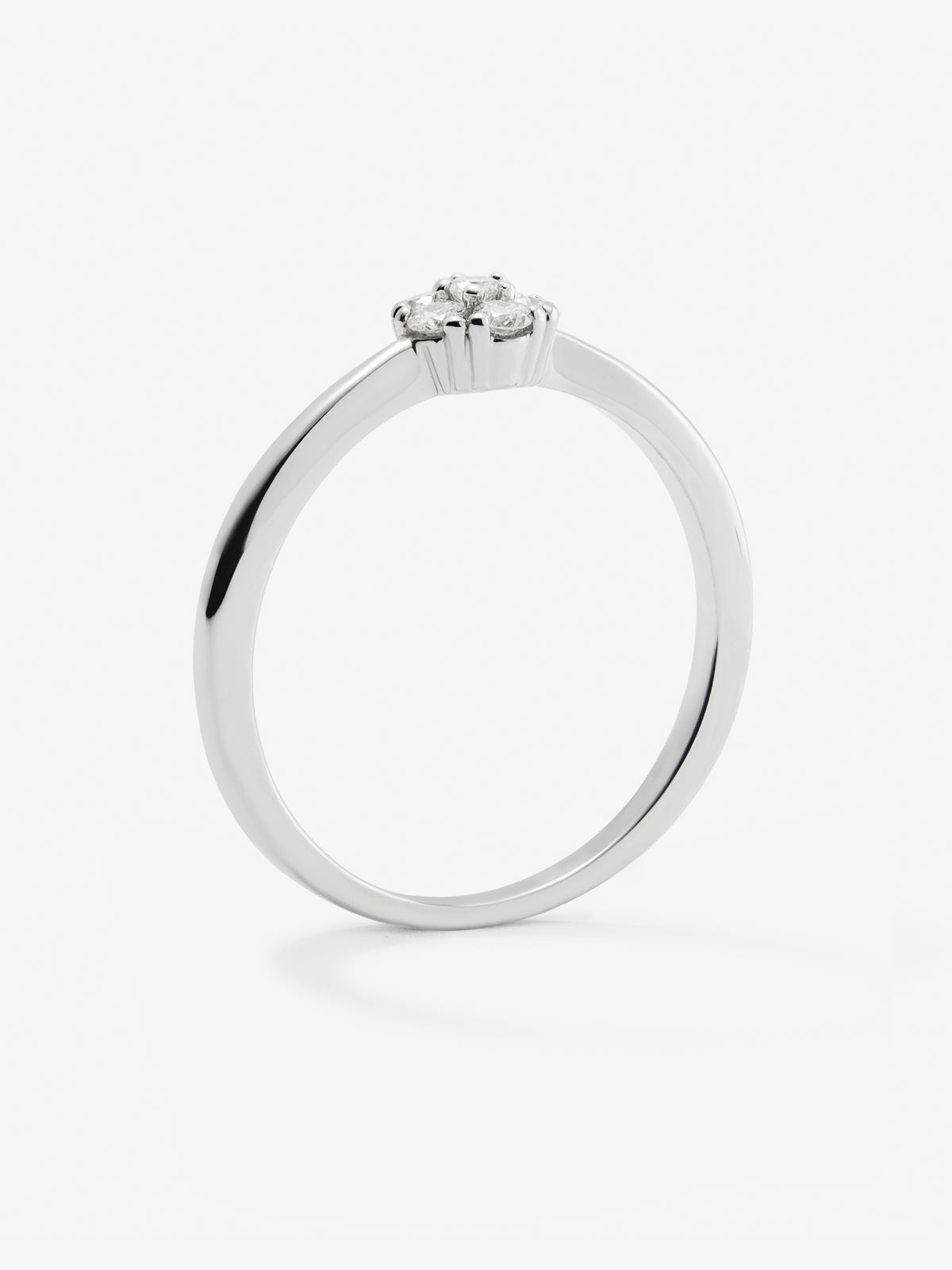 Anillo de oro blanco de 18K con roseta de 6 diamantes en talla brillante con un total de 0,17 cts