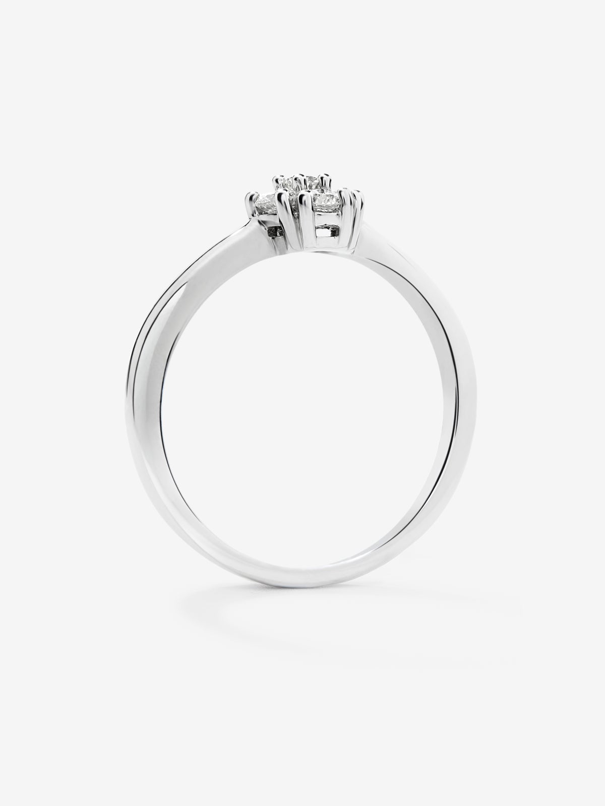 Anillo de oro blanco de 18K de diamantes en pavé