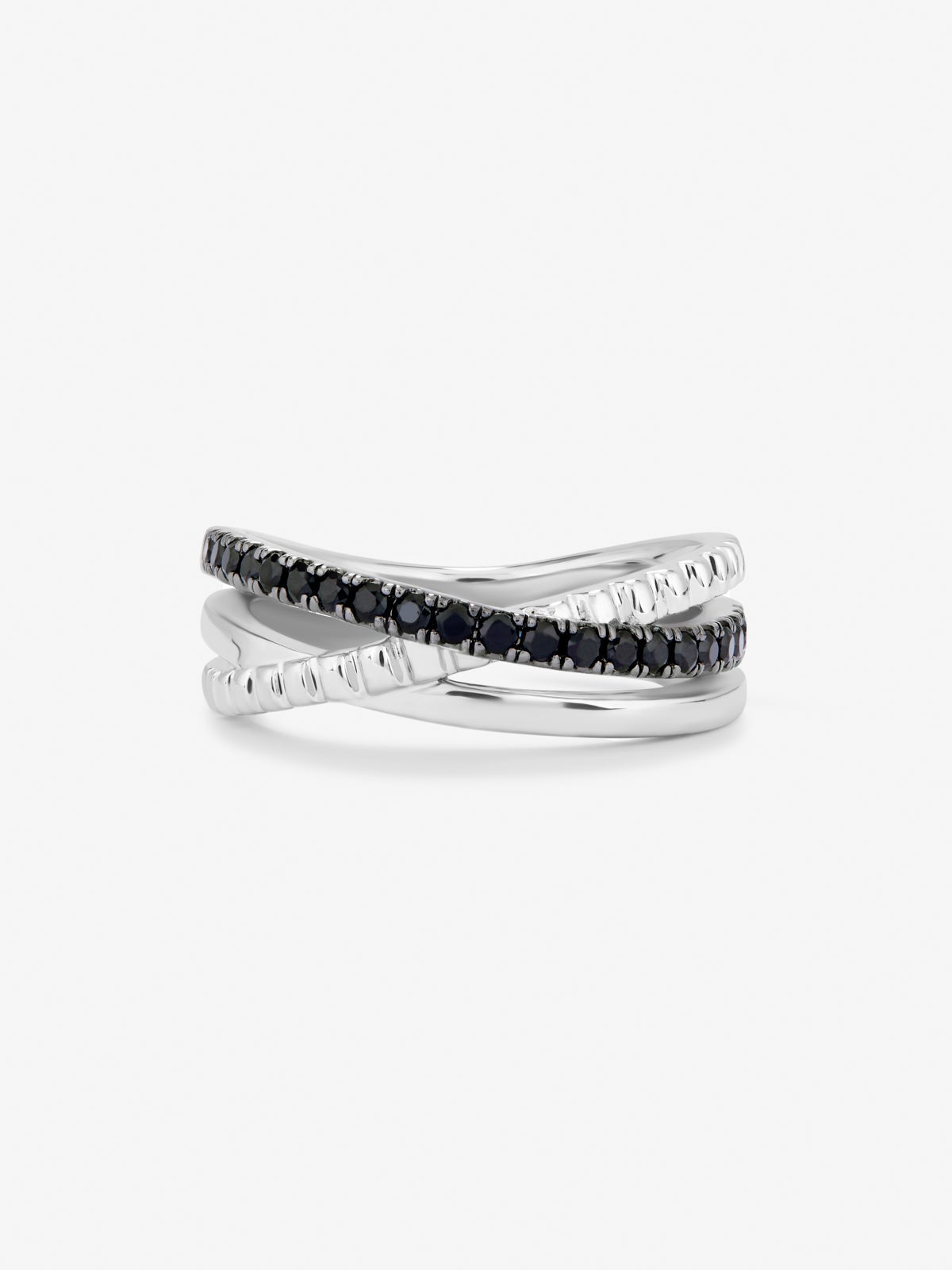 Anillo cruzado de plata 925 con espinelas negras en talla brillante