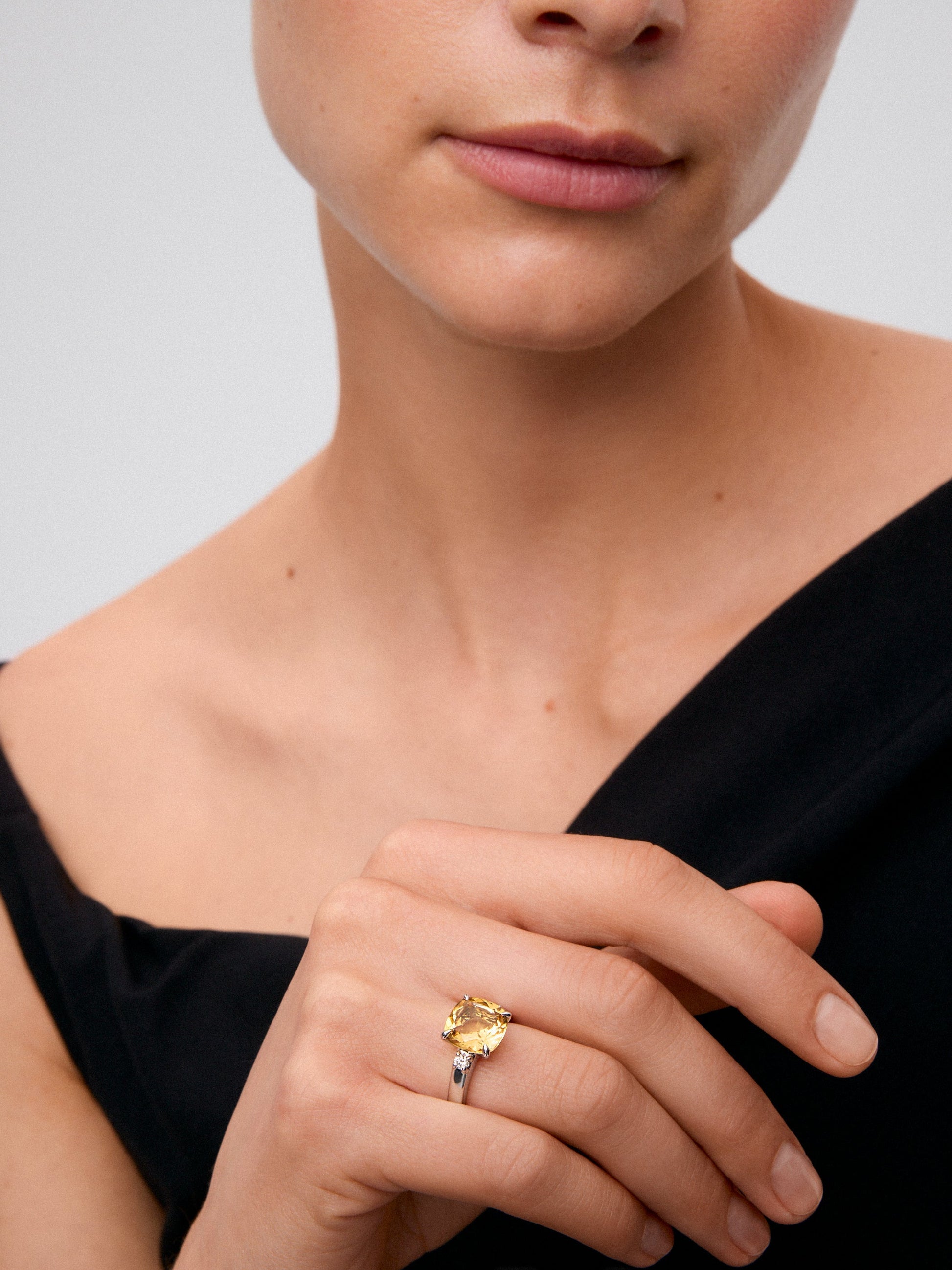 Anillo tresillo de plata 925 con citrino y diamantes