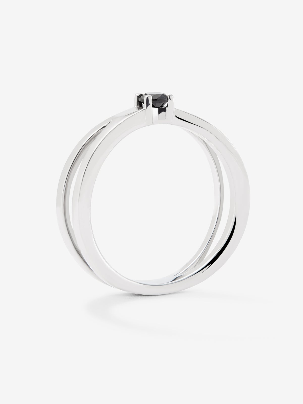 Anillo cruzado de plata 925 con espinela negra en talla brillante