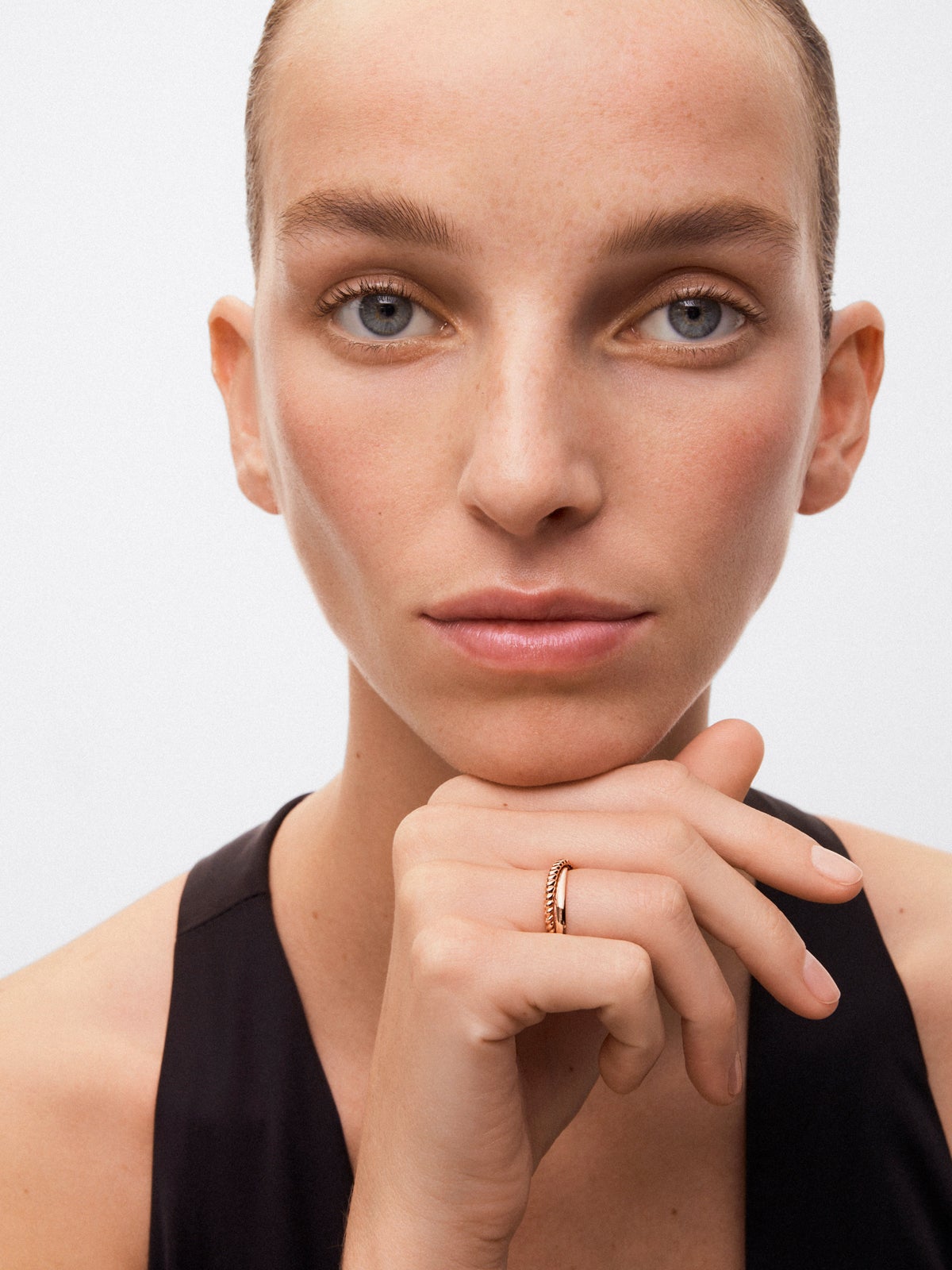 Anillo cruzado de oro rosa de 18K