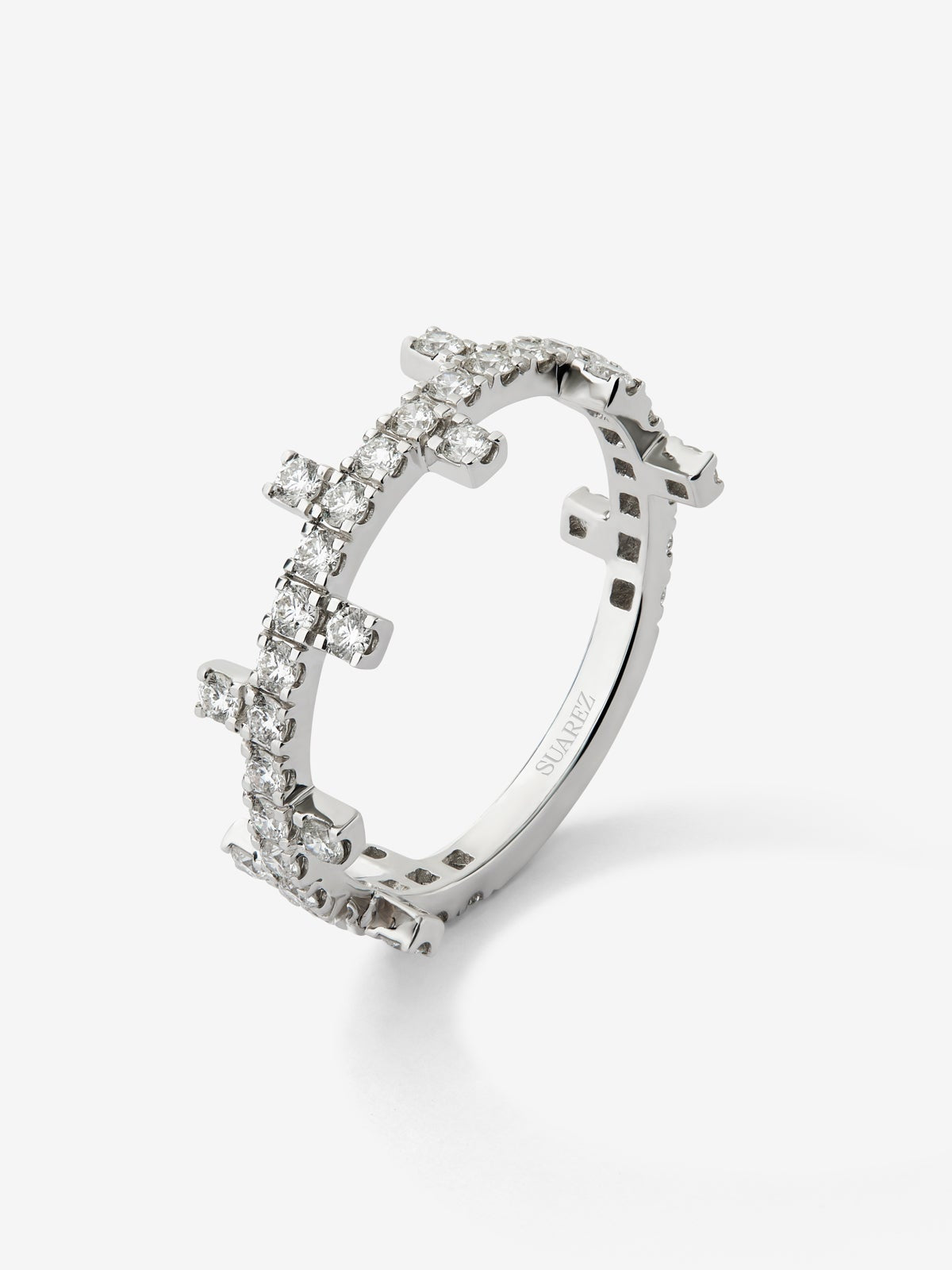 Anillo de oro blanco de 18K con diamantes en talla brillante de 0,7 cts