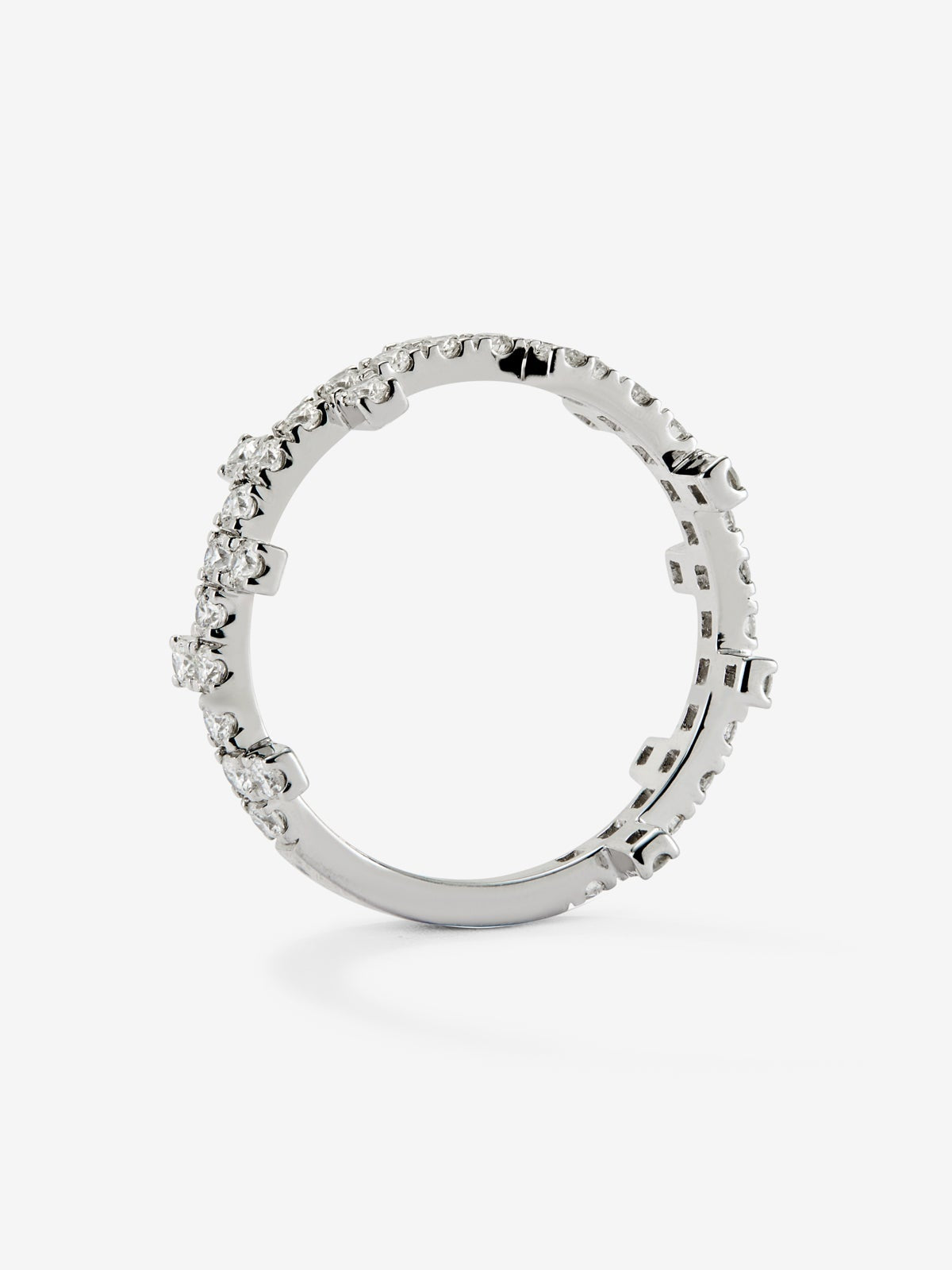 Anillo de oro blanco de 18K con diamantes en talla brillante de 0,7 cts
