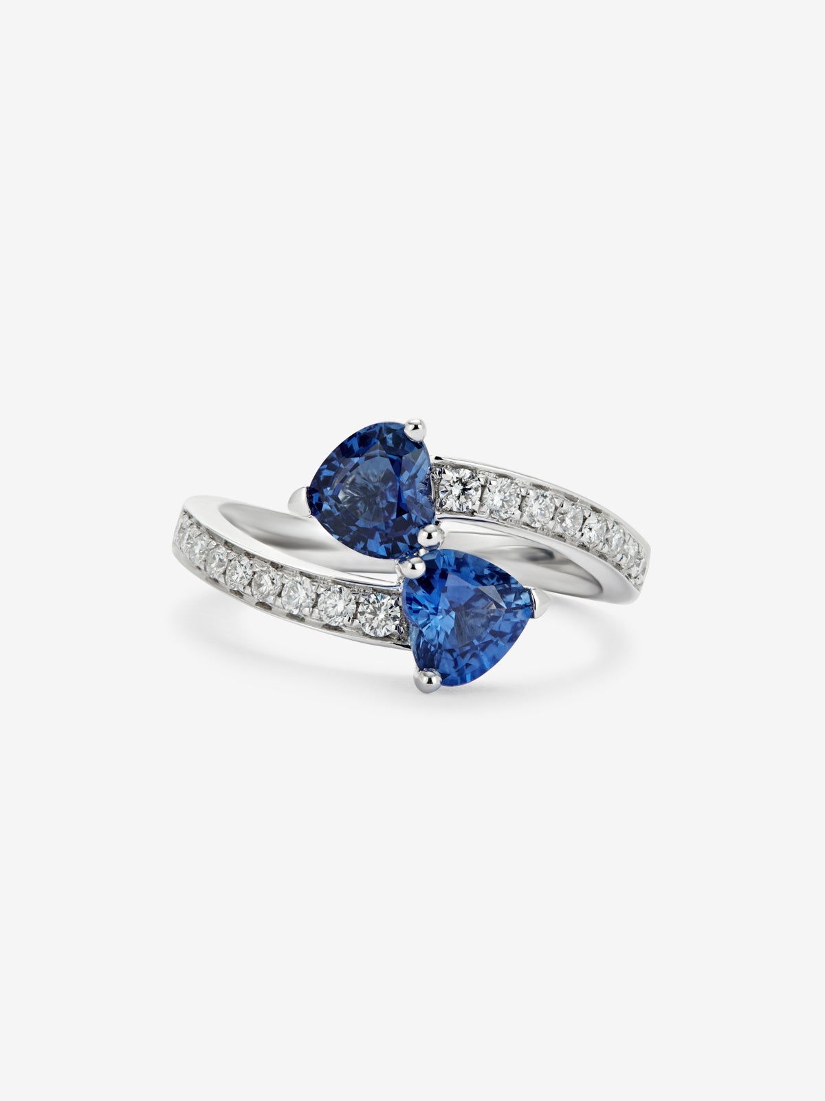 Anillo tú y yo de oro blanco de 18K con zafiros azul royal y diamantes
