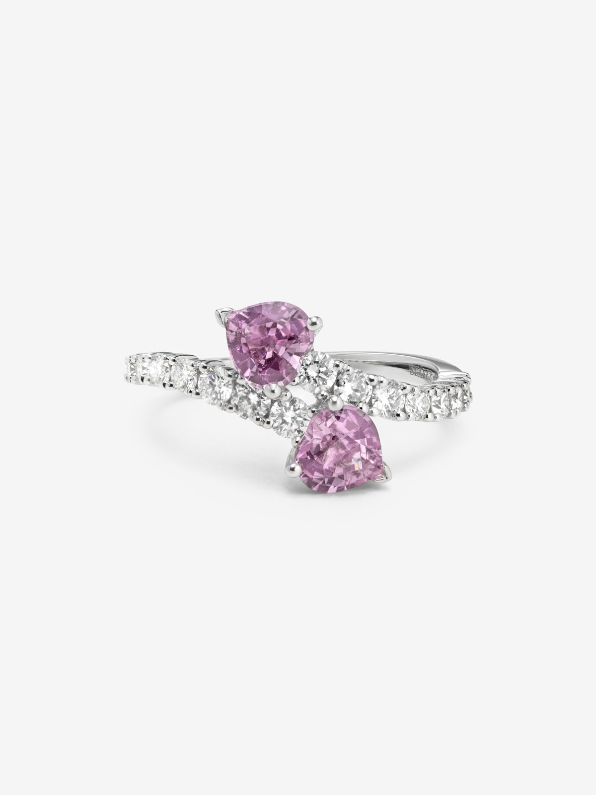 18K white gold ring with pink sapphire and diamonds