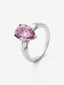 Anillo de oro blanco de 18K con zafiro rosa en talla pera de 4,86 cts y 2 diamantes en talla fantasía con un total de 0,57 cts