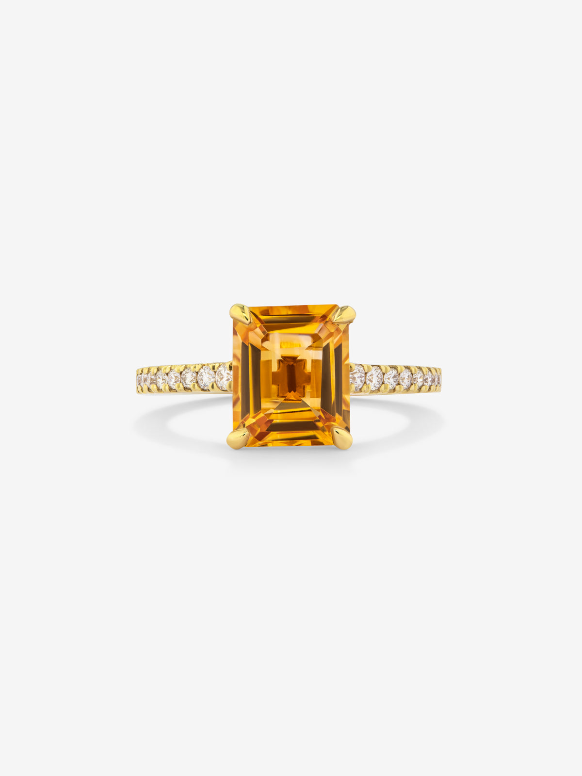 Anillo de oro amarillo de 18K con cuarzo citrino en talla radiant de 1,2 cts y 18 diamantes en talla brillante con un total de 0,18 cts