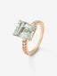 Anillo de oro rosa de 18K con amatista verde en talla esmeralda de 4,25 cts y 14 diamantes en talla brillante con un total de 0,32 cts