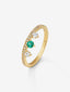 Anillo de oro amarillo de 18K con esmeralda verde en talla brillante de 0,1 cts y 29 diamantes en talla brillante con un total de 0,178 cts