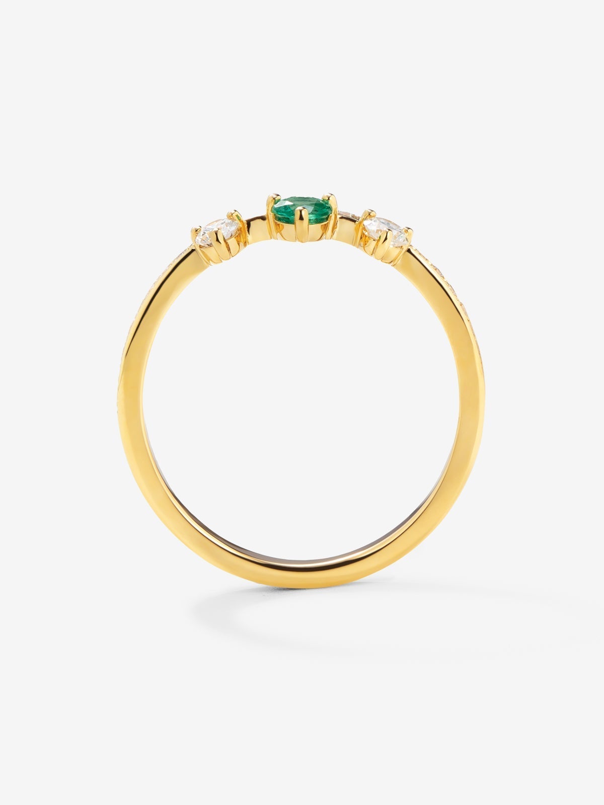 Anillo de oro amarillo de 18K con esmeralda verde en talla brillante de 0,1 cts y 29 diamantes en talla brillante con un total de 0,178 cts