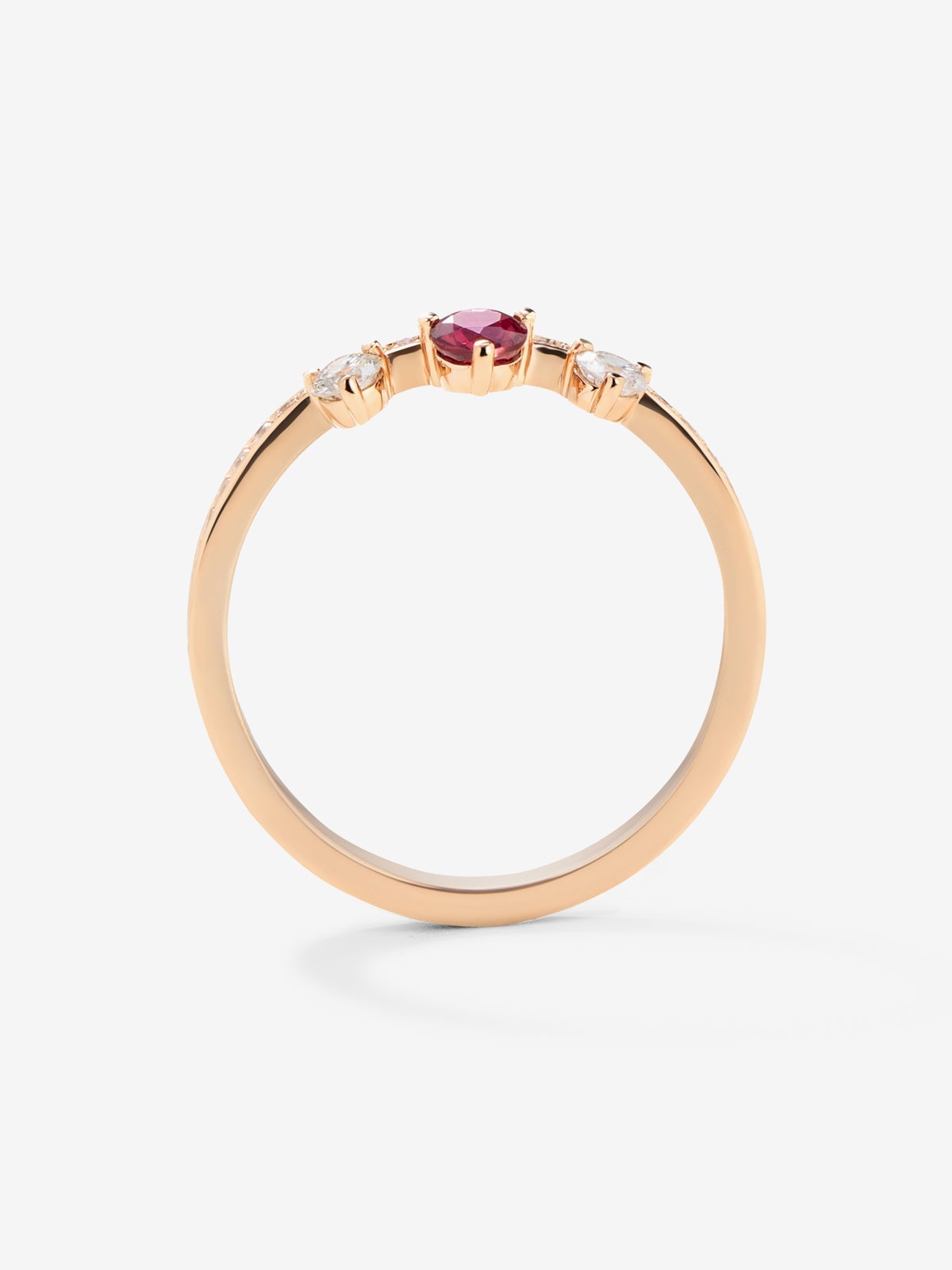 Anillo de oro rosa de 18K con rubí y diamantes