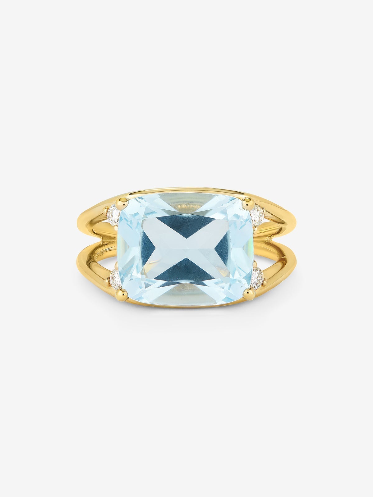 Anillo de oro amarillo de 18K con topacio azul sky en talla cushion de 7,3 cts y diamantes blancos en talla brillante de 0,13 cts