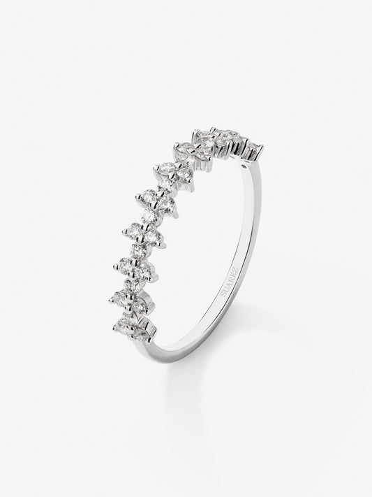 Anillo de oro blanco de 18K con 30 diamantes en talla brillante con un total de 0,38 cts