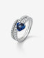 Anillo de oro blanco de 18K con zafiro azul royal en talla corazón de 1,38 cts y 38 diamantes en talla brillante con un total de 0,88 cts