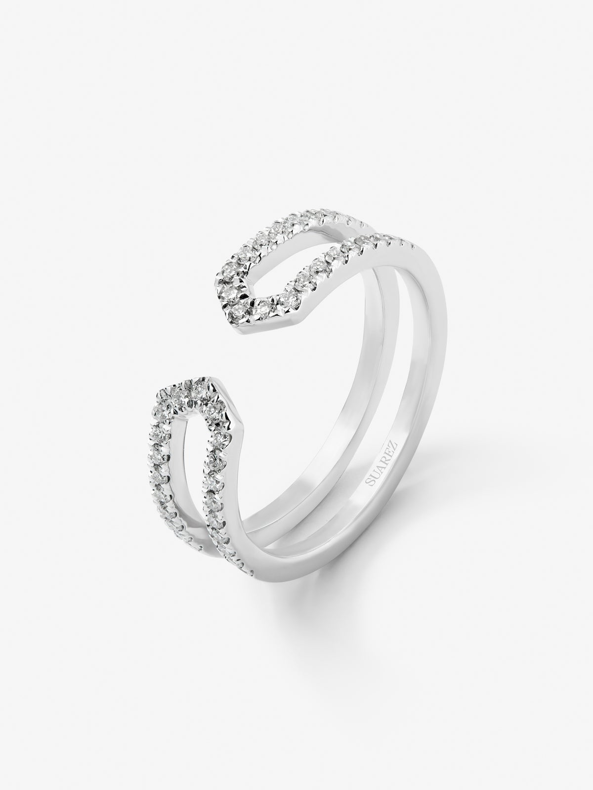 Anillo de oro blanco de 18K con 40 diamantes en talla brillante con un total de 0,32 cts
