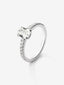 Anillo solitario de oro blanco de 18K con diamantes blancos en talla cushion de 1,02 cts y brillante de 0,252 cts