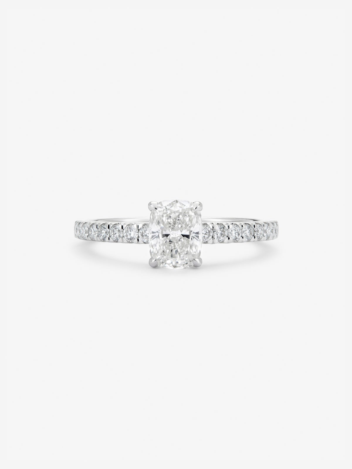 Anillo solitario de oro blanco de 18K con diamantes blancos en talla cushion de 1,02 cts y brillante de 0,252 cts